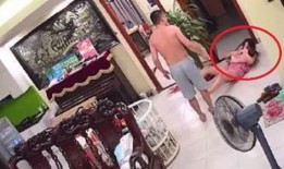 拿扇子爆料娛樂八卦的人,娛樂圈風云變幻