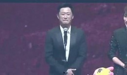 拿扇子爆料娛樂八卦的人,娛樂圈風云變幻